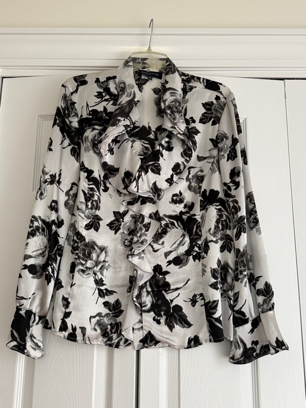 Jones New York Black, Gray and White Floral Ruffle Front Button Up Blouse